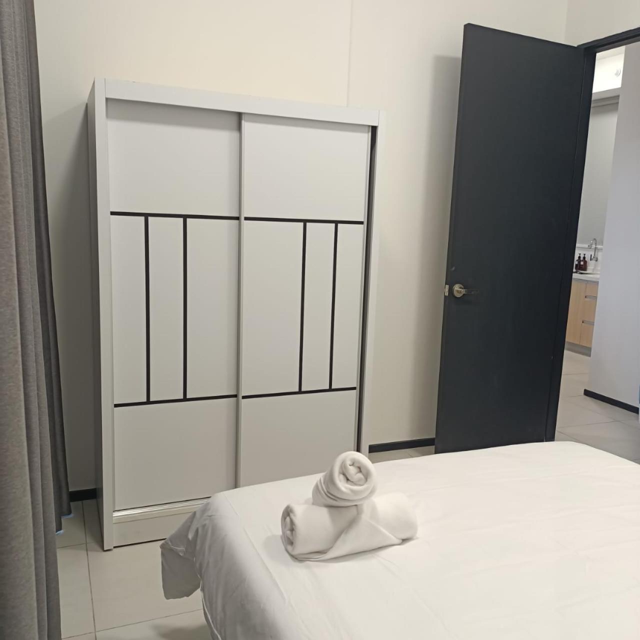 Apartment Urban Georgetown Penang - Affordable-cozy & Luxury - High-floor With Spectacular Sea And Penang Bridge View