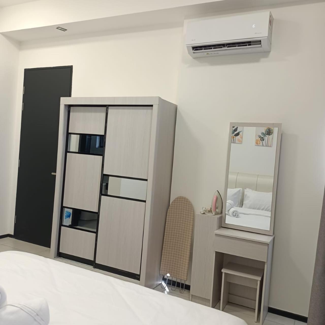 Apartment Urban Georgetown Penang - Affordable-cozy & Luxury - High-floor With Spectacular Sea And Penang Bridge View Jelutong